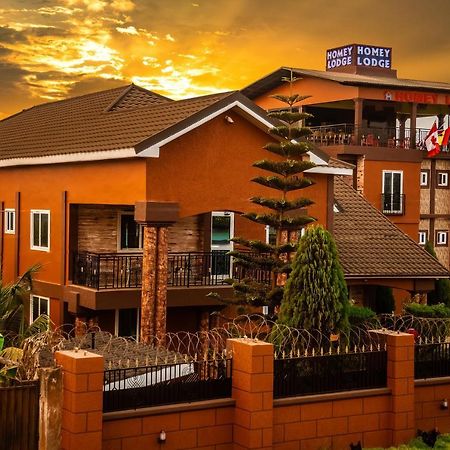 Homey Lodge Кумаси Екстериор снимка