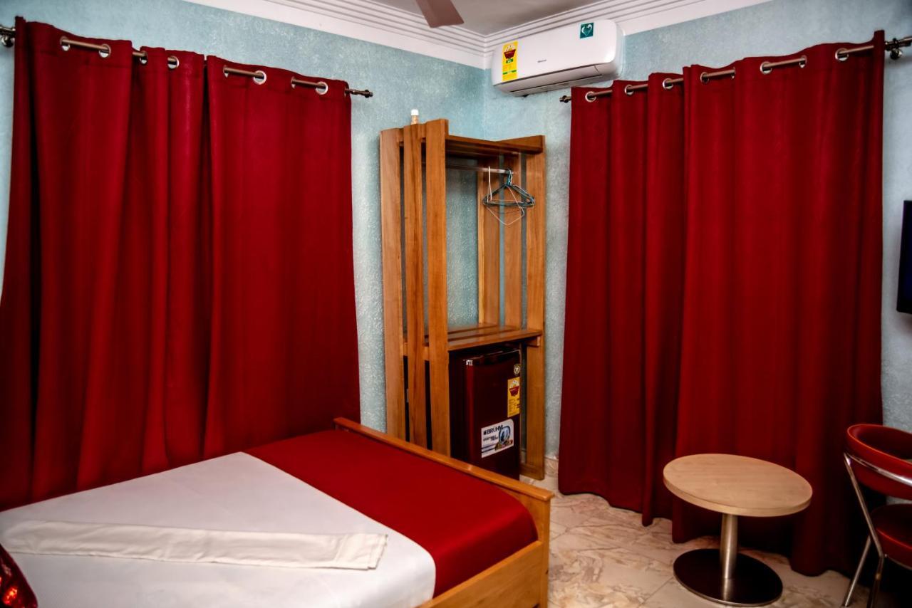 Homey Lodge Кумаси Екстериор снимка