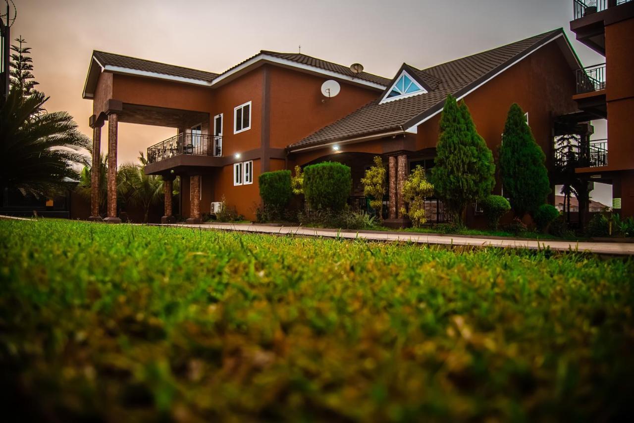 Homey Lodge Кумаси Екстериор снимка